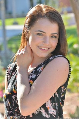 Grietje laat haar mooie schaamlipjes zien