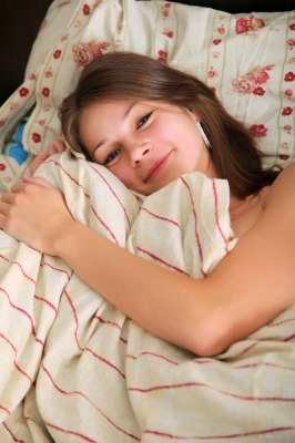 Mooi verlegen meisje