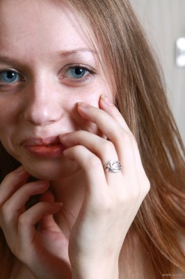 Grappig meisje zonder schaamte