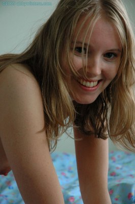 Jonge knappe Nederlandse meid naakt brede heupen