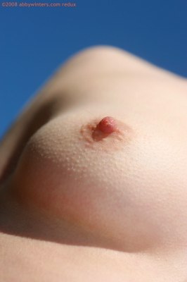 Mijn buurmeisje met haar spleetje in de zon