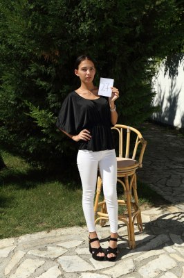 Jonge Katy bloot meisje