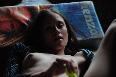 Tienermeisje masturbeert