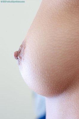 Bloot halfbloed meisje