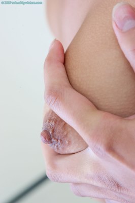 Bloot halfbloed meisje