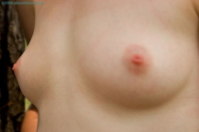 Sexy ongeschoren meisje met veel schaamhaar