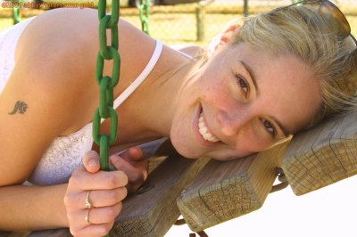 Stiekem borsten en poes flashen in de speeltuin