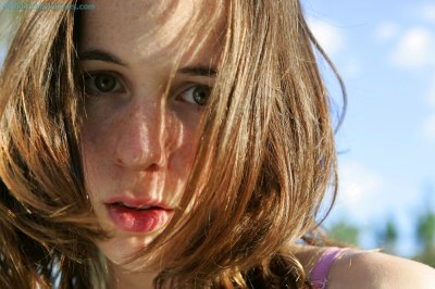 Buiten zonder onderbroek onder rokje