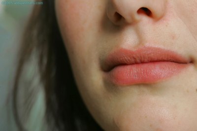 Ze wil graag haar open gaatje laten zien.