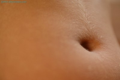 Naakte jonge blonde meid