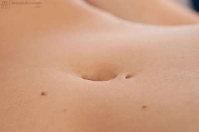 Jonge blonde student uit Leiden naakt in haar studentenkamer