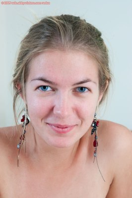 Nederlandse amateur Shelley prachtige borsten en een mooie gladde innie