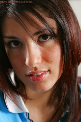 Knappe Emelia heeft een prachtige grote ronde kont