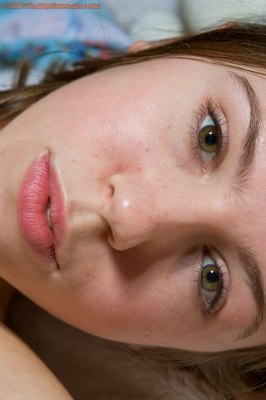 Oriel plaagt je met deze opwindende naaktfoto