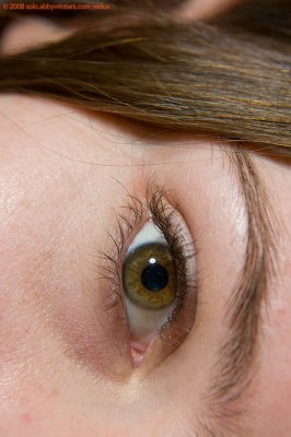 Oriel plaagt je met deze opwindende naaktfoto