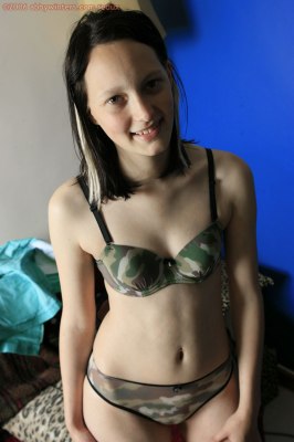 Naakte jonge meisjes