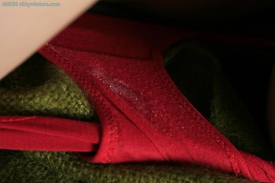 Naakt jong meisje met stevige borstjes