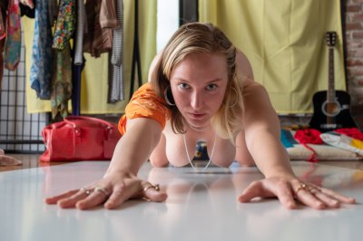 Volle grote borsten bloot