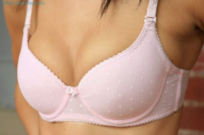 Erg mager meisje bloot