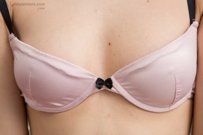 Naakt meisje met perfect zandloper figuur