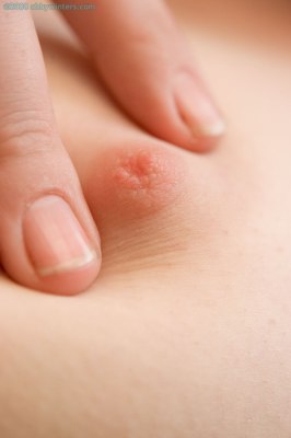 Zeer harige schaamstreek van jong meisje Carly