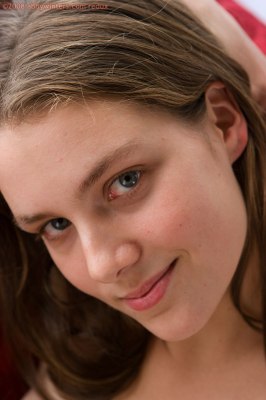 Foto's van een jonge blote meid