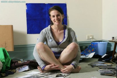 Lief en verlegen amateur meid uit Nederland helemaal bloot