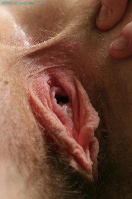 Lief en verlegen amateur meid uit Nederland helemaal bloot