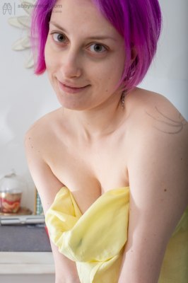 Jonge stevige recht vooruit staande tienerborsten