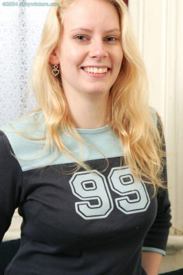 Blote blonde Nederlandse meid