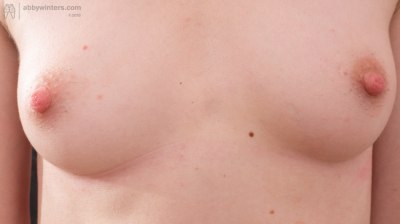 Mooie billetjes blond meisje onder douche