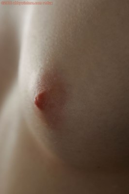 Stralende jonge meid