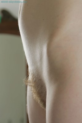 Slanke meid met leuk ondergoed