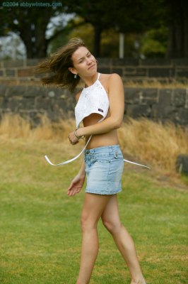 Speelse en jonge Nederlandse Fleur laat borsten zien