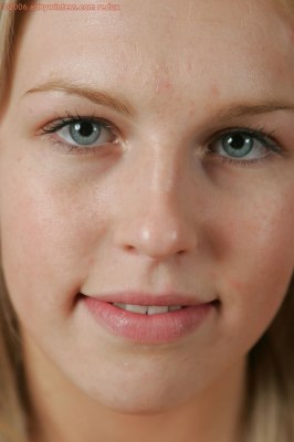 Lieve meid Ashley geeft zich helemaal bloot