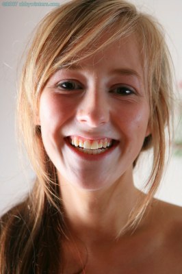 Leidse student Tiff naakt in haar kamer